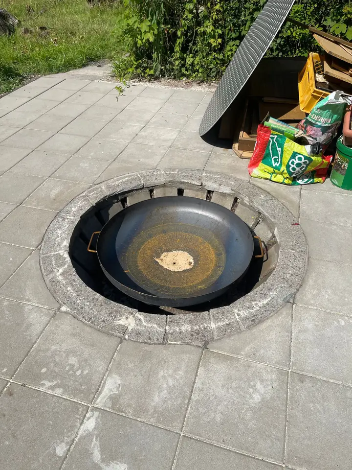 Feuerstelle im Plattenbelag