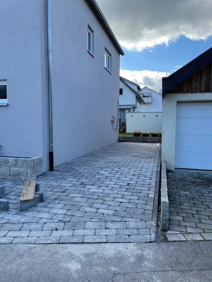 Zufahrt mit Betonpflaster